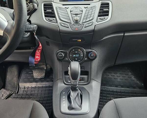 Синий Форд Фиеста, объемом двигателя 1 л и пробегом 64 тыс. км за 9500 $, фото 6 на Automoto.ua