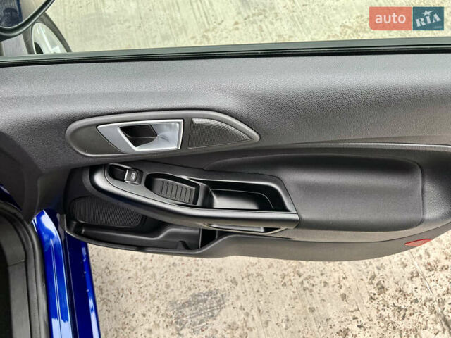 Синий Форд Фиеста, объемом двигателя 1 л и пробегом 53 тыс. км за 9500 $, фото 31 на Automoto.ua