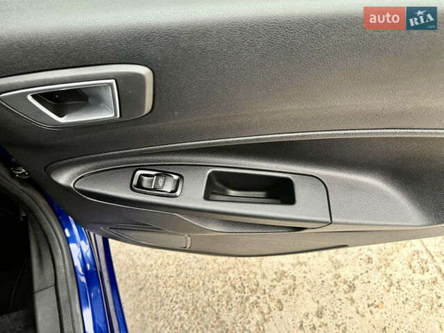 Синий Форд Фиеста, объемом двигателя 1 л и пробегом 53 тыс. км за 9500 $, фото 35 на Automoto.ua