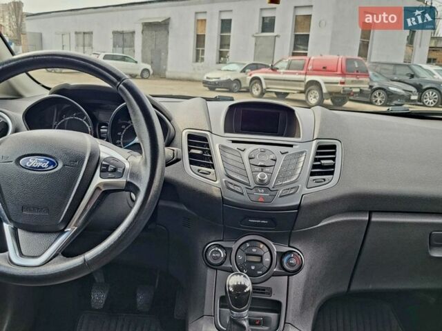 Синій Форд Фієста, об'ємом двигуна 1 л та пробігом 124 тис. км за 5999 $, фото 22 на Automoto.ua