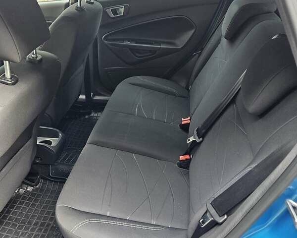 Синий Форд Фиеста, объемом двигателя 1 л и пробегом 64 тыс. км за 9500 $, фото 4 на Automoto.ua