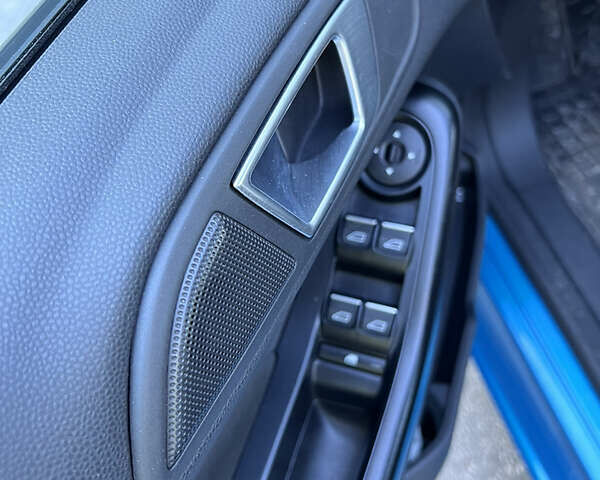 Синій Форд Фієста, об'ємом двигуна 1 л та пробігом 28 тис. км за 10800 $, фото 3 на Automoto.ua