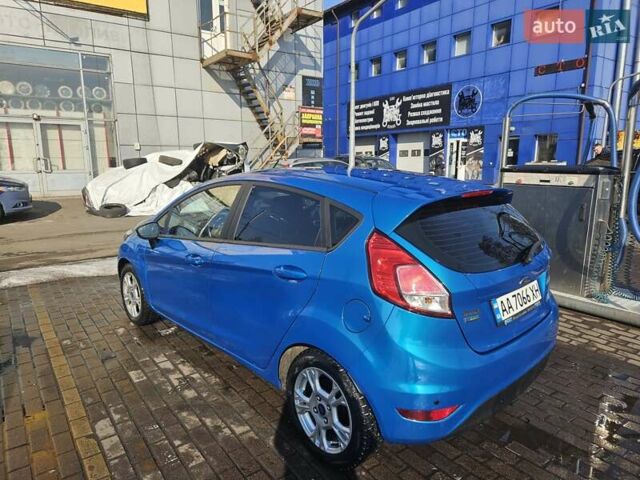 Синий Форд Фиеста, объемом двигателя 1 л и пробегом 64 тыс. км за 9500 $, фото 1 на Automoto.ua