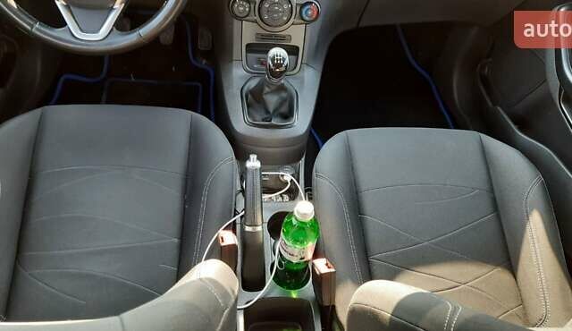 Синий Форд Фиеста, объемом двигателя 1.4 л и пробегом 151 тыс. км за 9700 $, фото 4 на Automoto.ua