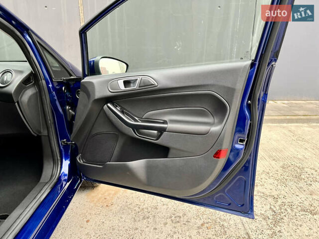 Синий Форд Фиеста, объемом двигателя 1 л и пробегом 53 тыс. км за 9500 $, фото 30 на Automoto.ua