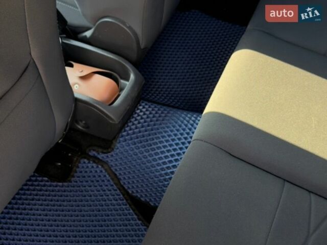 Синий Форд Фиеста, объемом двигателя 1 л и пробегом 75 тыс. км за 8900 $, фото 5 на Automoto.ua