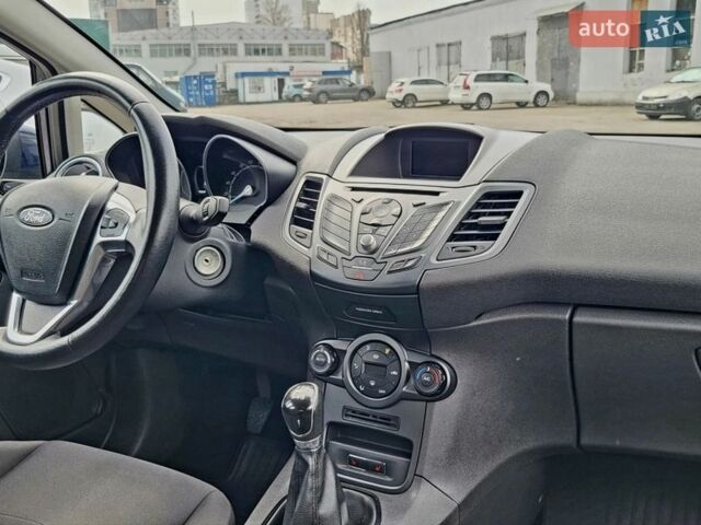 Синій Форд Фієста, об'ємом двигуна 1 л та пробігом 124 тис. км за 5999 $, фото 19 на Automoto.ua