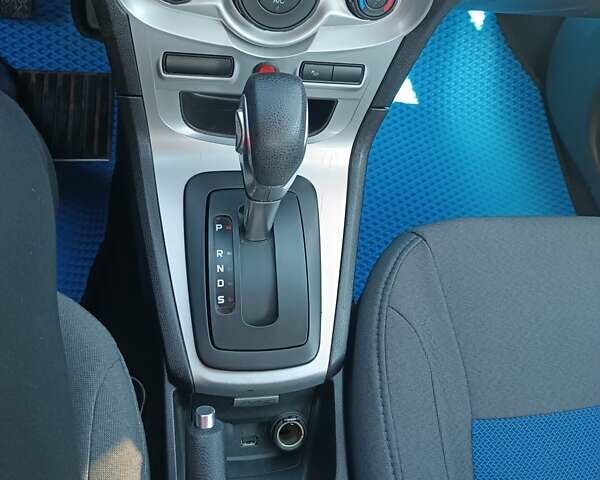 Форд Фиеста 2016 в Львове на Automoto.ua Синий Форд Фиеста, объемом двигателя 1.6 л и пробегом 124 тыс. км за 8000 $, фото 18 на Automoto.ua