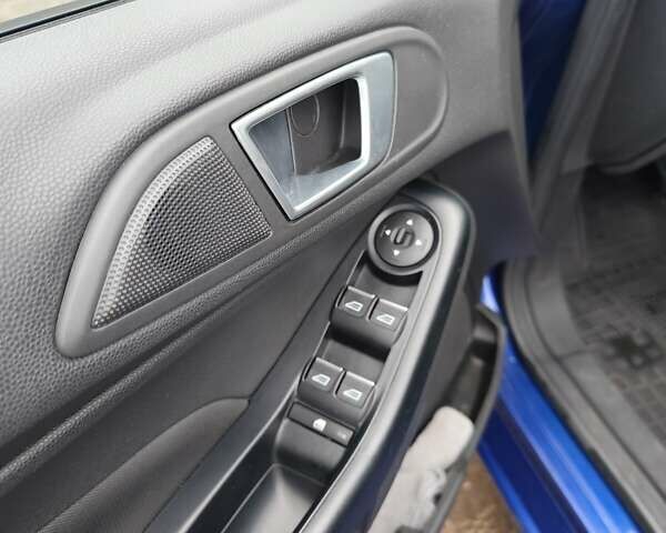 Синий Форд Фиеста, объемом двигателя 1 л и пробегом 96 тыс. км за 8000 $, фото 17 на Automoto.ua