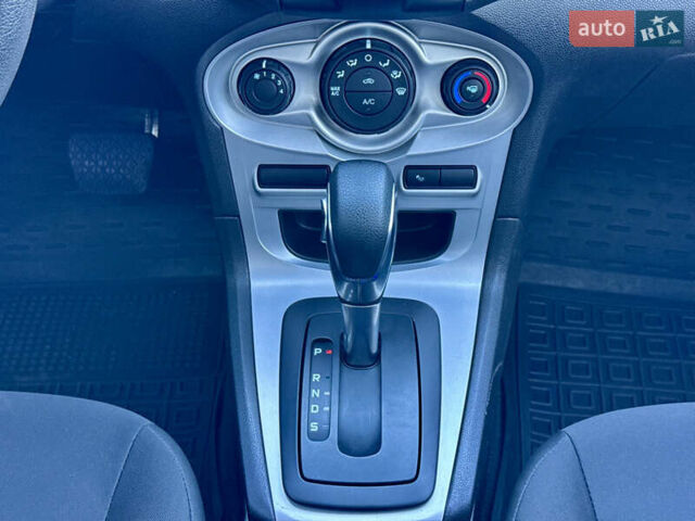 Форд Фиеста 2018 в Киеве на Automoto.ua Синий Форд Фиеста, объемом двигателя 1.6 л и пробегом 100 тыс. км за 7500 $, фото 35 на Automoto.ua