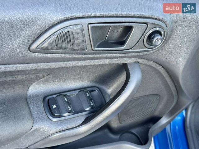 Форд Фиеста 2018 в Киеве на Automoto.ua Синий Форд Фиеста, объемом двигателя 1.6 л и пробегом 100 тыс. км за 7500 $, фото 12 на Automoto.ua