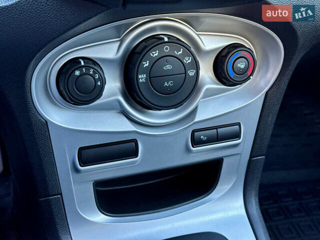 Форд Фиеста 2018 в Киеве на Automoto.ua Синий Форд Фиеста, объемом двигателя 1.6 л и пробегом 100 тыс. км за 7500 $, фото 38 на Automoto.ua