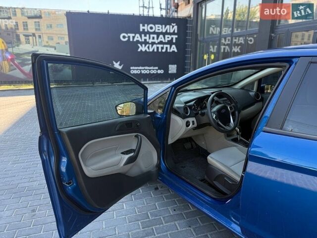 Синій Форд Фієста, об'ємом двигуна 1.6 л та пробігом 62 тис. км за 9116 $, фото 4 на Automoto.ua