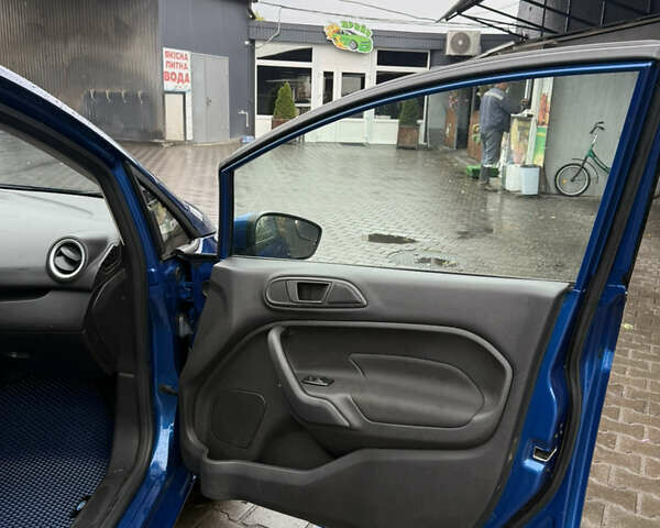 Синий Форд Фиеста, объемом двигателя 1.6 л и пробегом 103 тыс. км за 10000 $, фото 13 на Automoto.ua