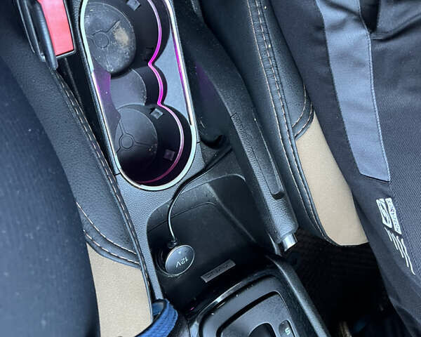 Синий Форд Фиеста, объемом двигателя 1.6 л и пробегом 160 тыс. км за 9500 $, фото 10 на Automoto.ua