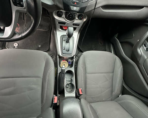 Синій Форд Фієста, об'ємом двигуна 1.6 л та пробігом 140 тис. км за 7500 $, фото 8 на Automoto.ua