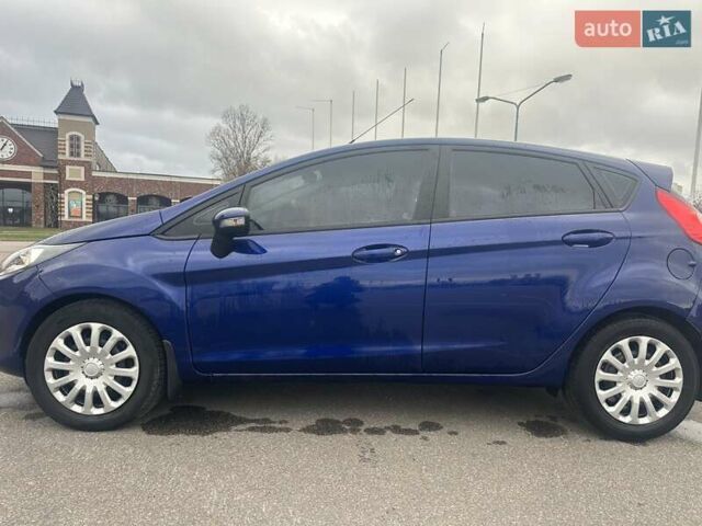 Синій Форд Фієста, об'ємом двигуна 1 л та пробігом 64 тис. км за 8500 $, фото 3 на Automoto.ua