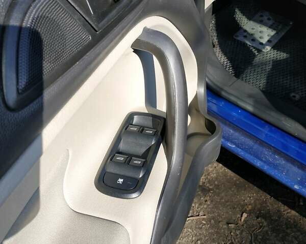 Форд Фиеста 2018 в Белой Церкве на Automoto.ua Синий Форд Фиеста, объемом двигателя 1.6 л и пробегом 37 тыс. км за 9500 $, фото 12 на Automoto.ua