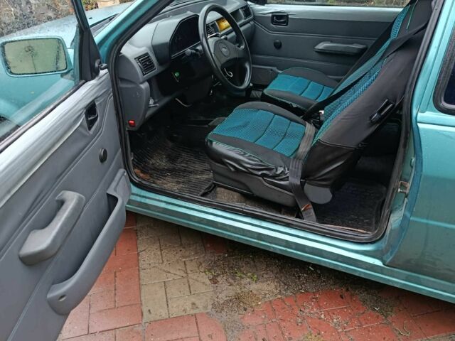 Зеленый Форд Фиеста, объемом двигателя 1.1 л и пробегом 1 тыс. км за 950 $, фото 5 на Automoto.ua