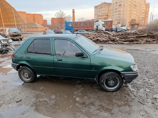 Зеленый Форд Фиеста, объемом двигателя 1.3 л и пробегом 300 тыс. км за 850 $, фото 1 на Automoto.ua