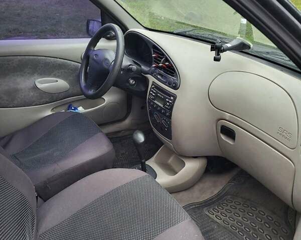 Зелений Форд Фієста, об'ємом двигуна 1.24 л та пробігом 100 тис. км за 600 $, фото 5 на Automoto.ua