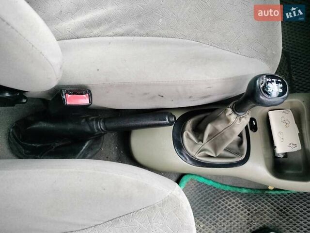 Зелений Форд Фієста, об'ємом двигуна 1.24 л та пробігом 491 тис. км за 2000 $, фото 13 на Automoto.ua