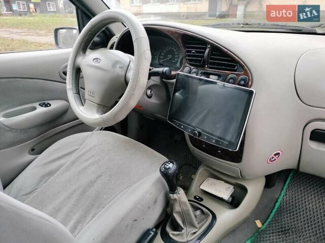 Зелений Форд Фієста, об'ємом двигуна 1.24 л та пробігом 491 тис. км за 2000 $, фото 6 на Automoto.ua