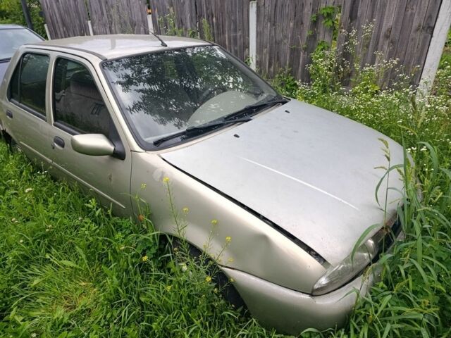 Зеленый Форд Фиеста, объемом двигателя 1.3 л и пробегом 300 тыс. км за 478 $, фото 7 на Automoto.ua