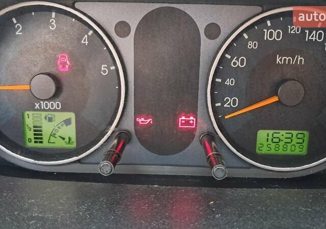 Зелений Форд Фієста, об'ємом двигуна 1.39 л та пробігом 234 тис. км за 3500 $, фото 27 на Automoto.ua