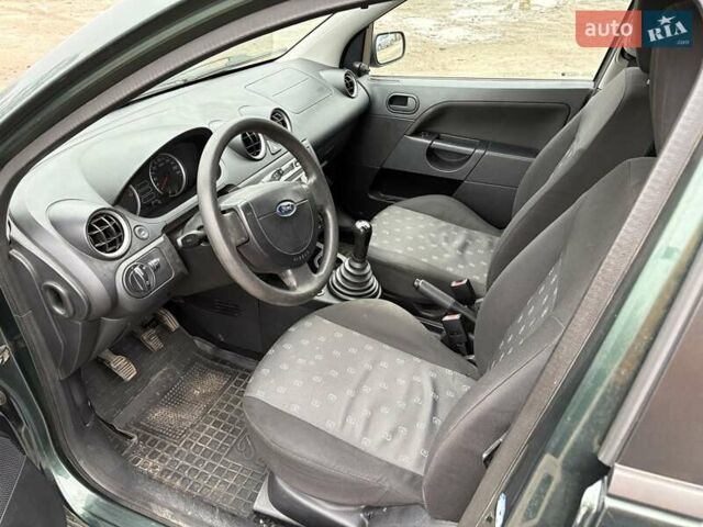Зелений Форд Фієста, об'ємом двигуна 1.3 л та пробігом 208 тис. км за 2600 $, фото 5 на Automoto.ua