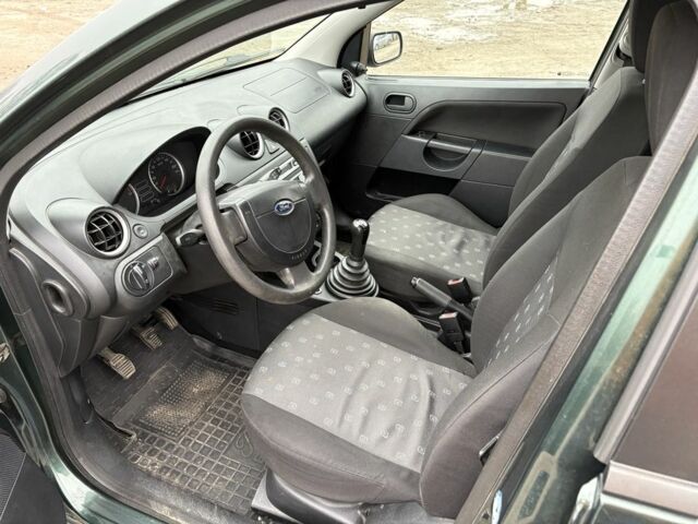 Зелений Форд Фієста, об'ємом двигуна 1.3 л та пробігом 208 тис. км за 2600 $, фото 5 на Automoto.ua