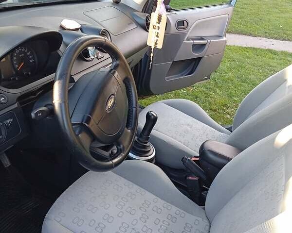 Зеленый Форд Фиеста, объемом двигателя 1.39 л и пробегом 221 тыс. км за 3300 $, фото 7 на Automoto.ua