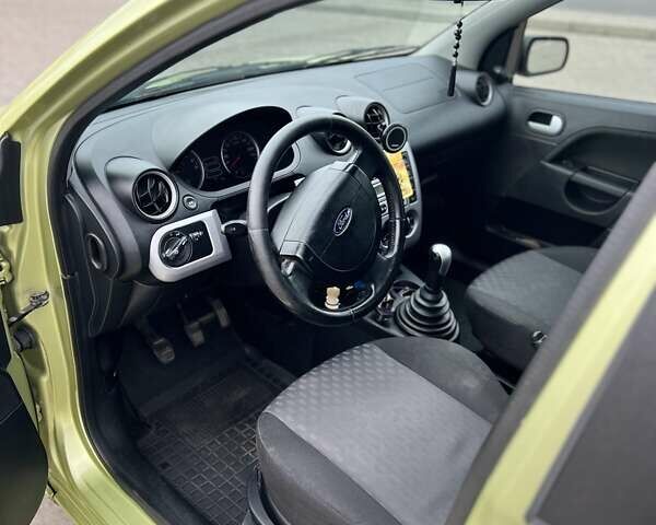 Зелений Форд Фієста, об'ємом двигуна 1.39 л та пробігом 177 тис. км за 3150 $, фото 10 на Automoto.ua