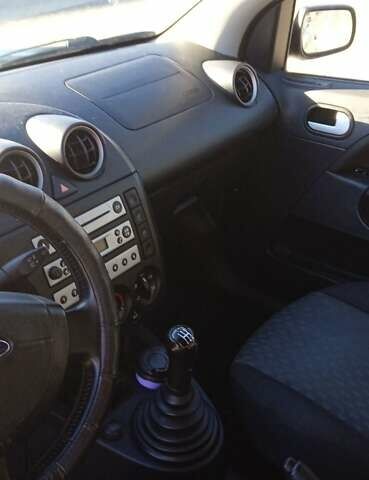 Зелений Форд Фієста, об'ємом двигуна 1.4 л та пробігом 266 тис. км за 2900 $, фото 6 на Automoto.ua