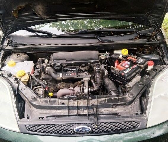 Зеленый Форд Фиеста, объемом двигателя 1.4 л и пробегом 270 тыс. км за 2500 $, фото 4 на Automoto.ua