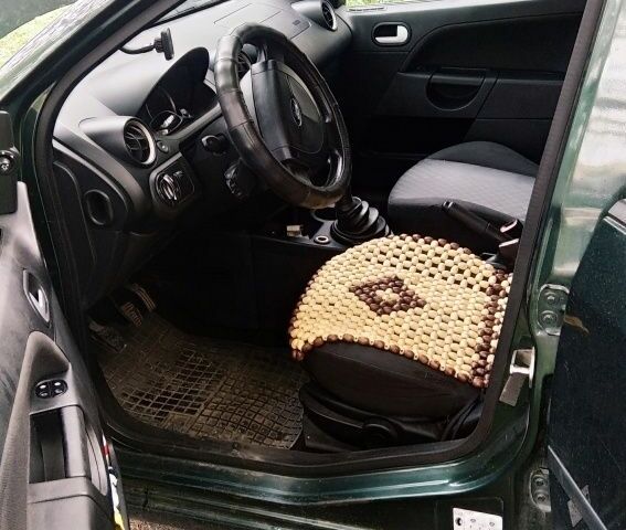 Зеленый Форд Фиеста, объемом двигателя 1.4 л и пробегом 270 тыс. км за 2500 $, фото 2 на Automoto.ua