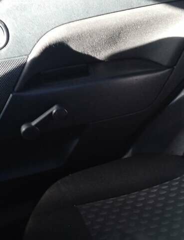 Зелений Форд Фієста, об'ємом двигуна 1.4 л та пробігом 266 тис. км за 2900 $, фото 9 на Automoto.ua