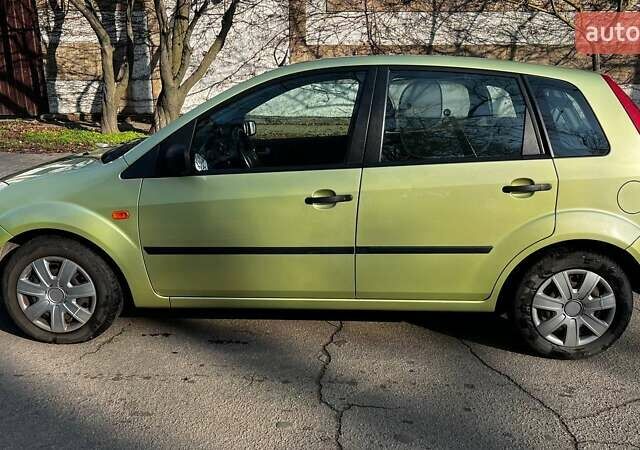 Зеленый Форд Фиеста, объемом двигателя 1.4 л и пробегом 212 тыс. км за 4000 $, фото 2 на Automoto.ua