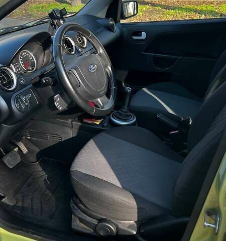 Зеленый Форд Фиеста, объемом двигателя 1.4 л и пробегом 212 тыс. км за 4000 $, фото 4 на Automoto.ua