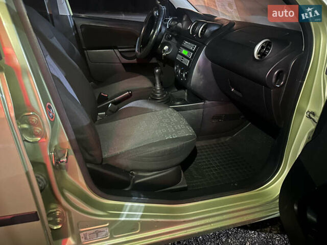 Зеленый Форд Фиеста, объемом двигателя 1.3 л и пробегом 170 тыс. км за 3250 $, фото 65 на Automoto.ua