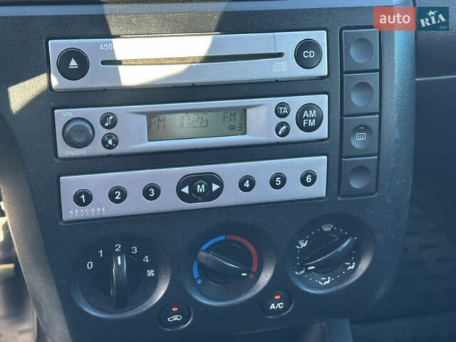 Зеленый Форд Фиеста, объемом двигателя 1.3 л и пробегом 170 тыс. км за 3250 $, фото 55 на Automoto.ua