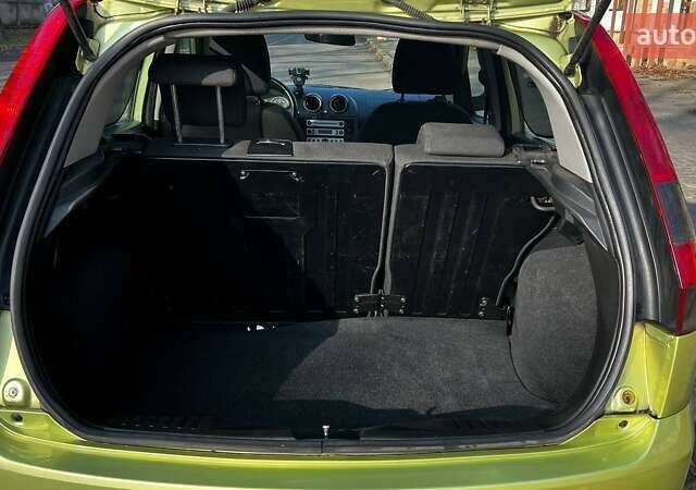 Зеленый Форд Фиеста, объемом двигателя 1.4 л и пробегом 212 тыс. км за 4000 $, фото 6 на Automoto.ua