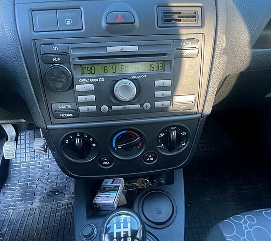 Зеленый Форд Фиеста, объемом двигателя 1.4 л и пробегом 122 тыс. км за 4350 $, фото 10 на Automoto.ua