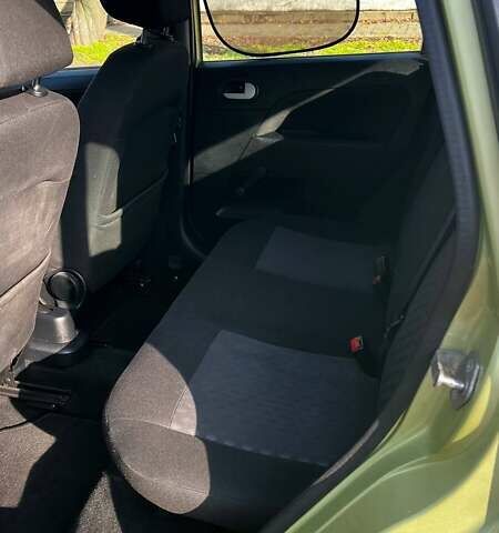 Зеленый Форд Фиеста, объемом двигателя 1.4 л и пробегом 212 тыс. км за 4000 $, фото 5 на Automoto.ua