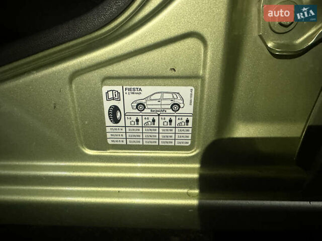 Зеленый Форд Фиеста, объемом двигателя 1.3 л и пробегом 170 тыс. км за 3250 $, фото 67 на Automoto.ua