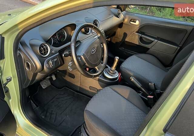 Зеленый Форд Фиеста, объемом двигателя 1.4 л и пробегом 211 тыс. км за 4850 $, фото 14 на Automoto.ua