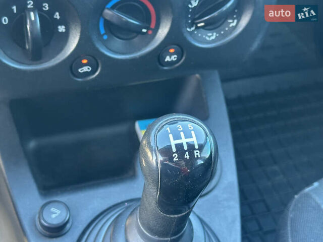 Зеленый Форд Фиеста, объемом двигателя 1.3 л и пробегом 170 тыс. км за 3250 $, фото 18 на Automoto.ua