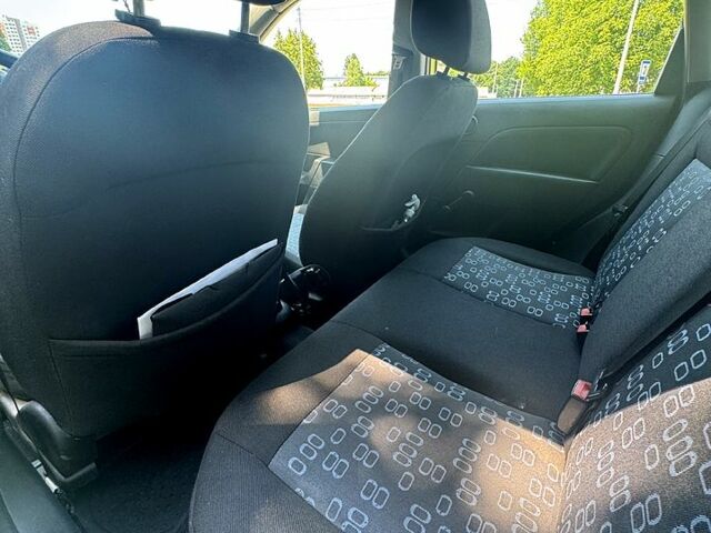 Зеленый Форд Фиеста, объемом двигателя 1.3 л и пробегом 190 тыс. км за 3900 $, фото 7 на Automoto.ua