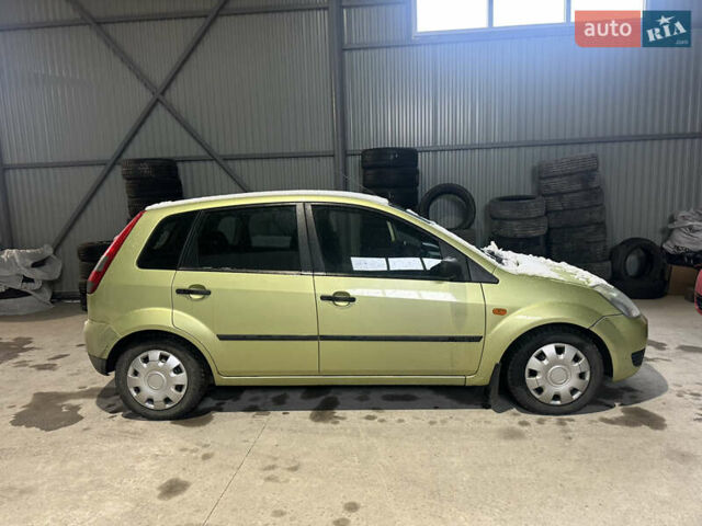 Зеленый Форд Фиеста, объемом двигателя 1.3 л и пробегом 170 тыс. км за 3250 $, фото 2 на Automoto.ua