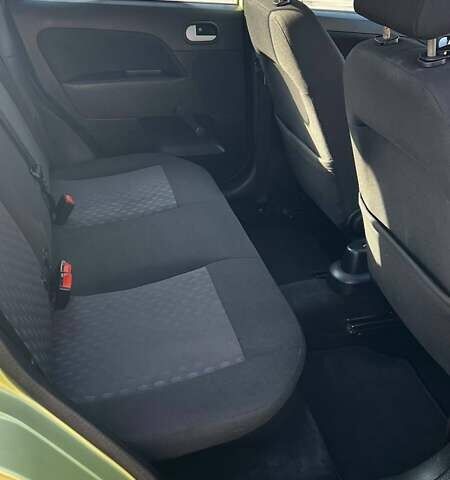 Зеленый Форд Фиеста, объемом двигателя 1.4 л и пробегом 212 тыс. км за 4000 $, фото 7 на Automoto.ua